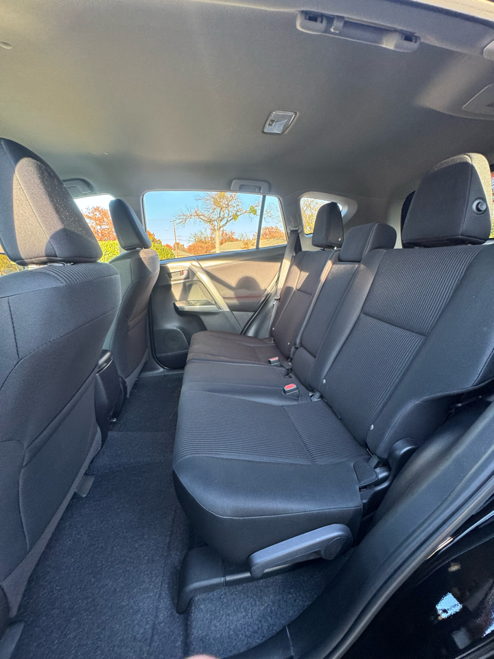 Toyota RAV4 LE FWD 2017