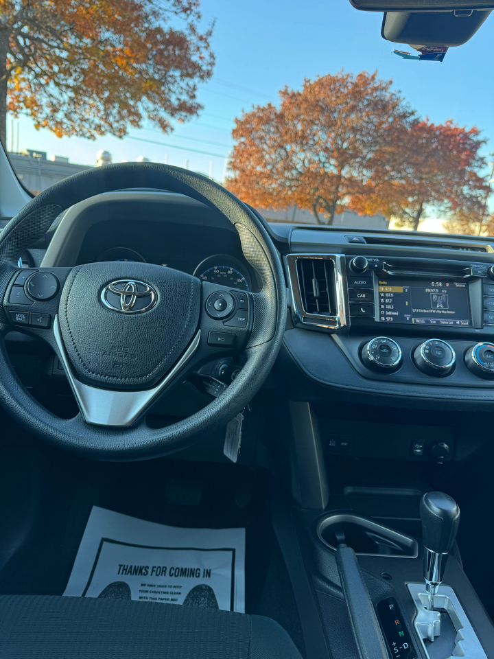 Toyota RAV4 LE FWD 2017