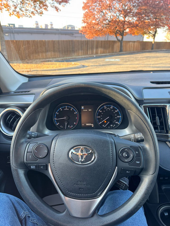 Toyota RAV4 LE FWD 2017