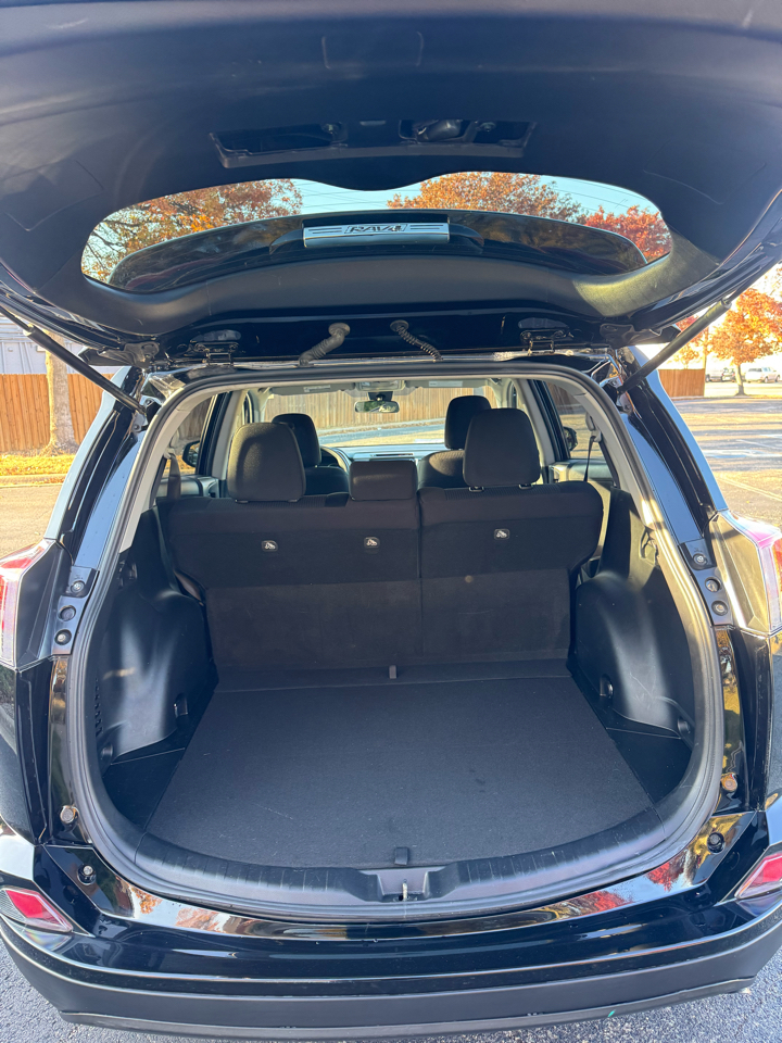 Toyota RAV4 LE FWD 2017