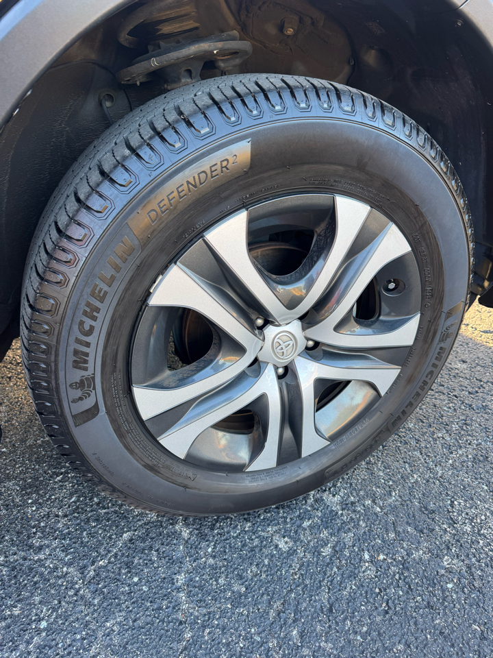 Toyota RAV4 LE FWD 2017