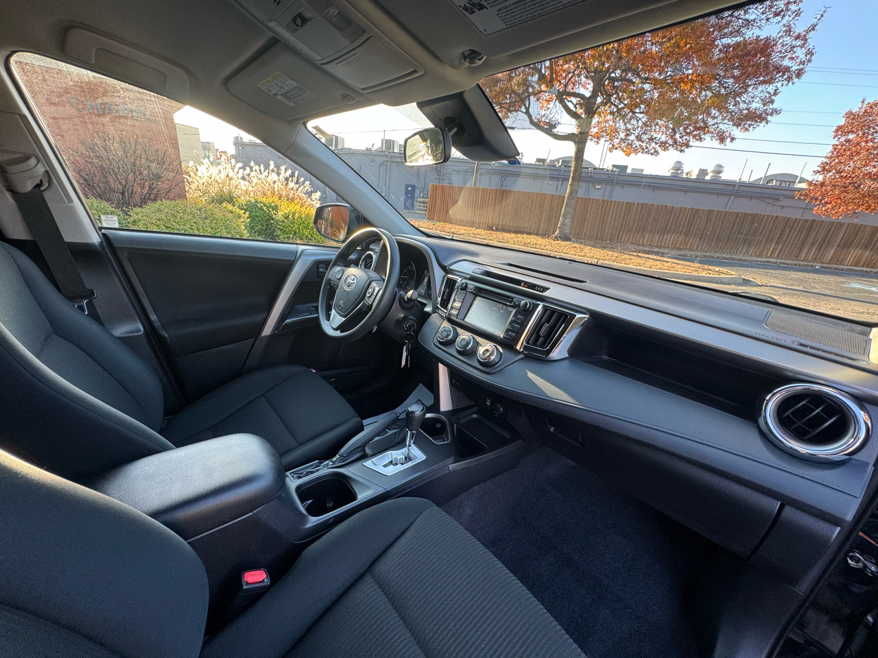 Toyota RAV4 LE FWD 2017