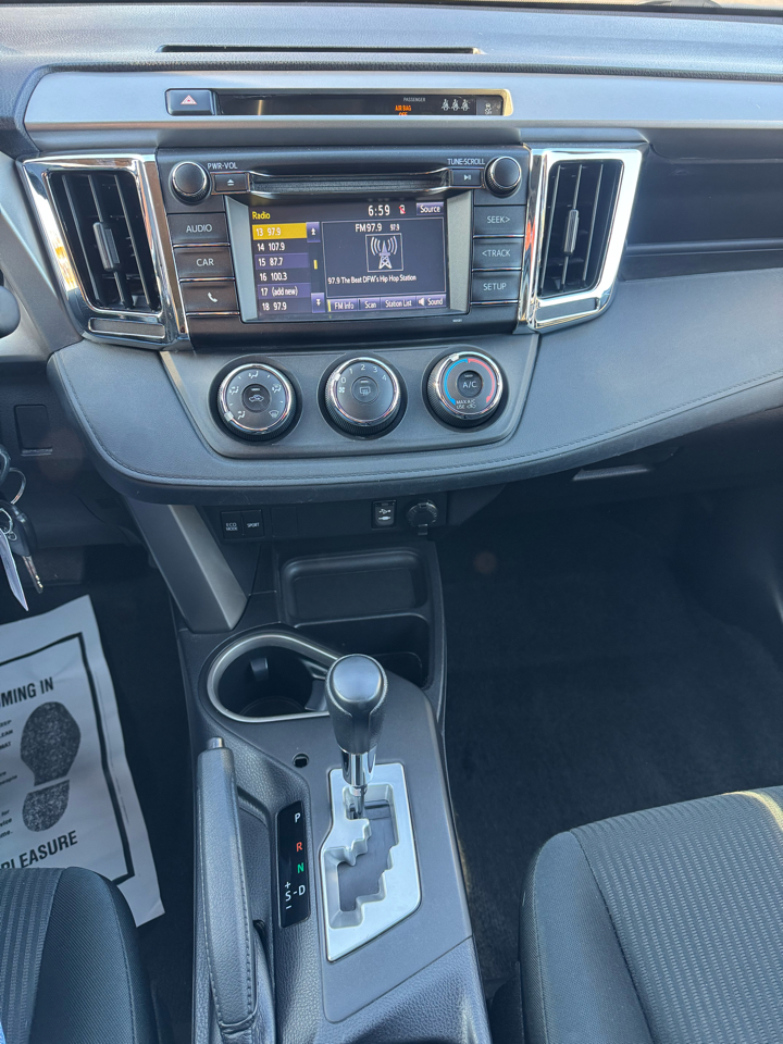 Toyota RAV4 LE FWD 2017