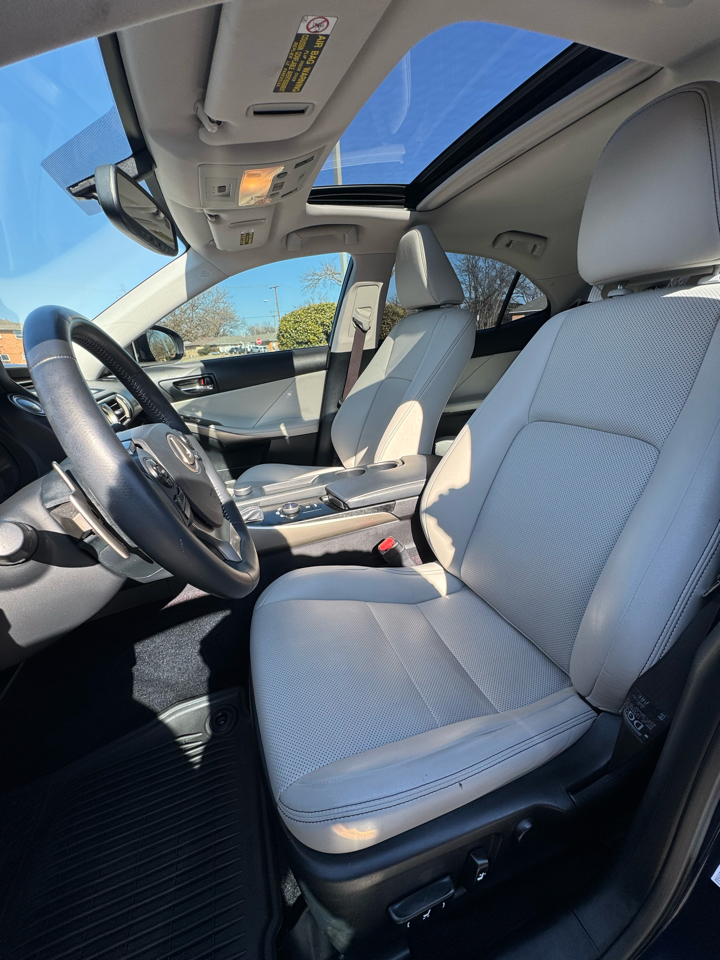 Lexus IS 250 RWD 2014