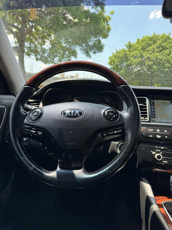 Kia K900 Luxury V8 2017