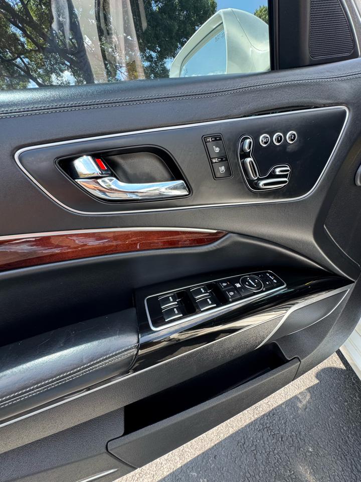 Kia K900 Luxury V8 2017