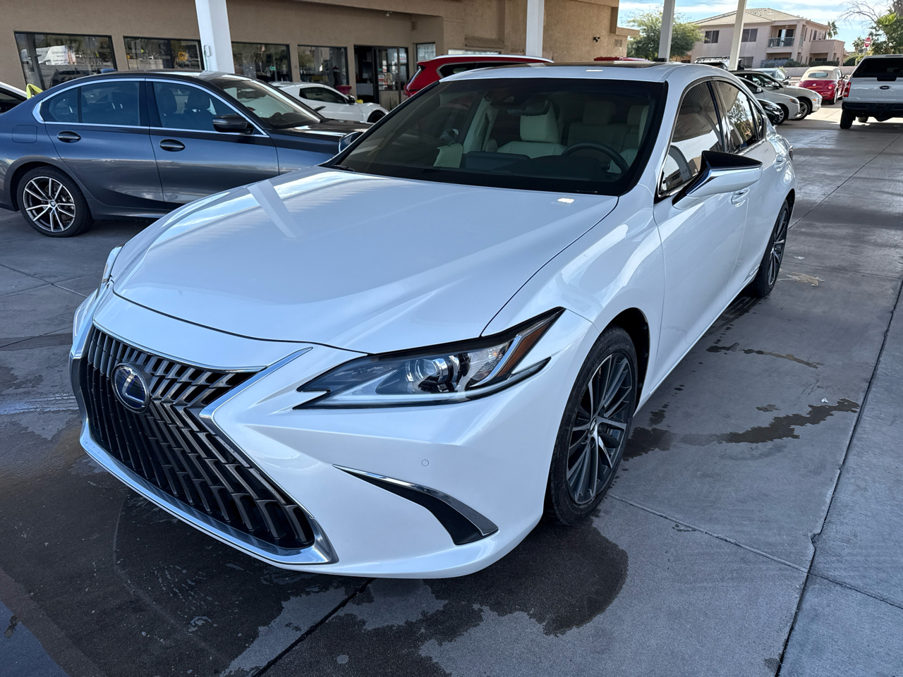 2022 Lexus ES 300h Base