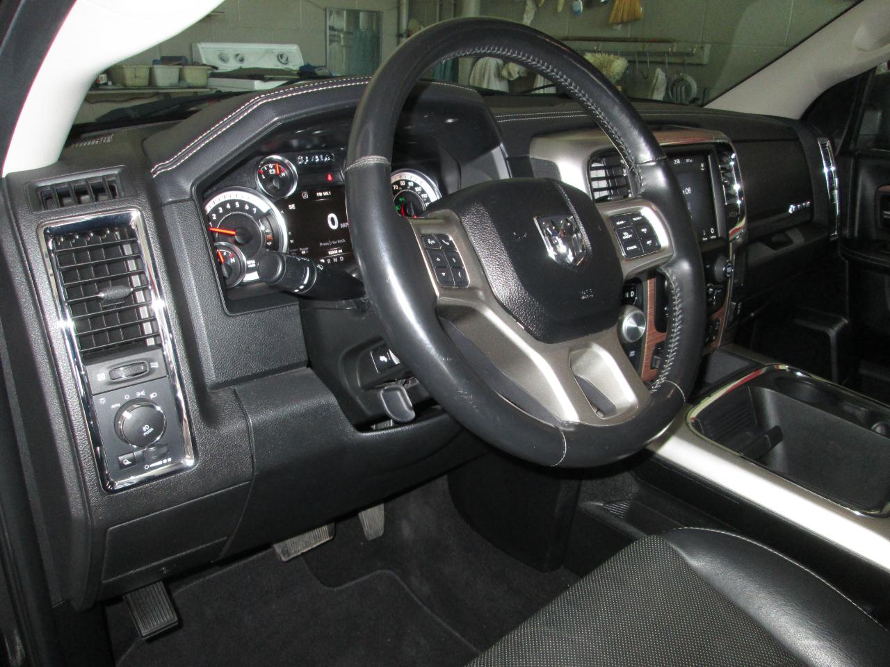 RAM 1500 Laramie Crew Cab SWB 4WD 2018