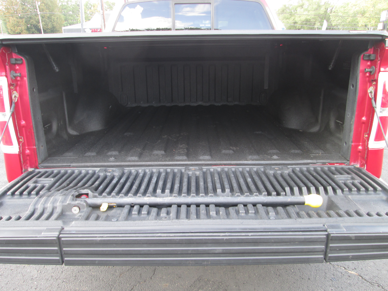 2010 Ford F-150 Lariat photo 26