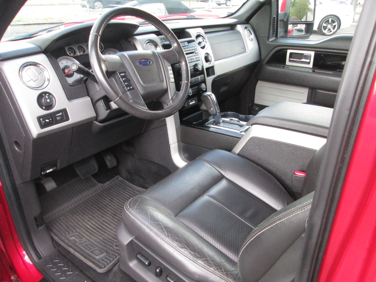 2010 Ford F-150 Lariat photo 29