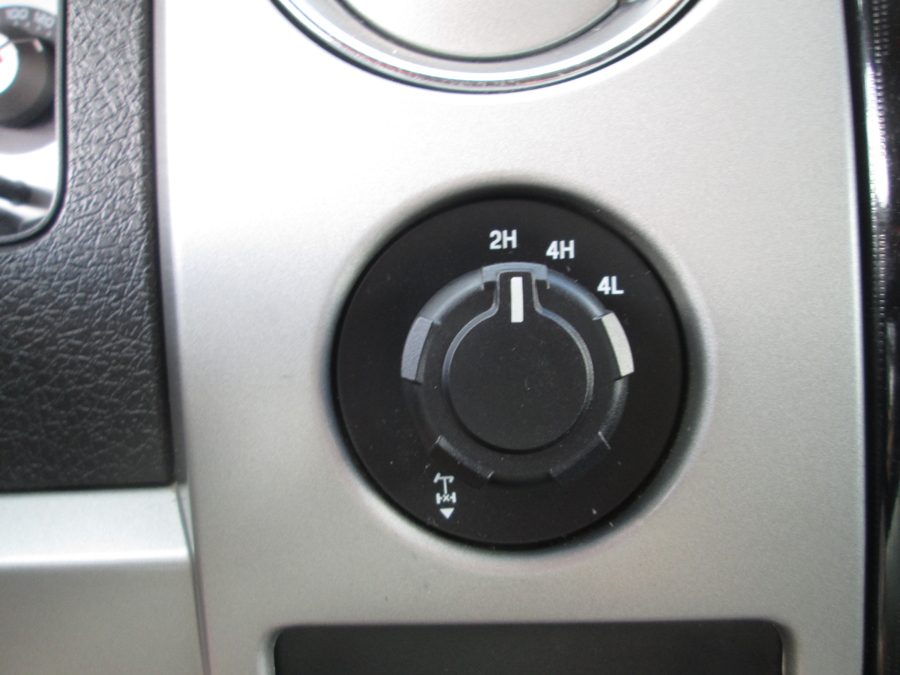 2010 Ford F-150 Lariat photo 33