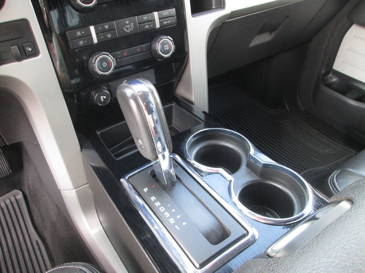 2010 Ford F-150 Lariat photo 34