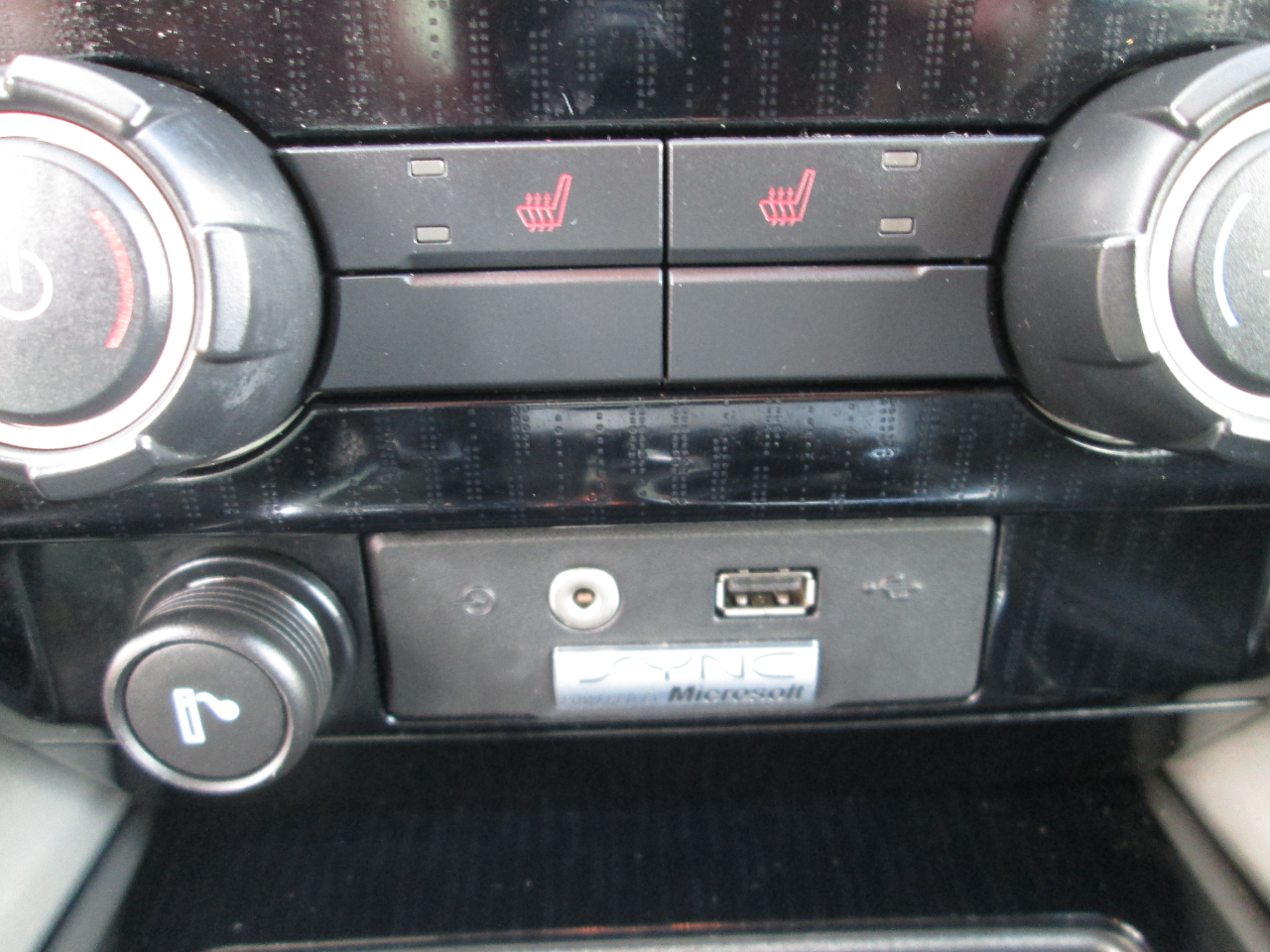2010 Ford F-150 Lariat photo 35