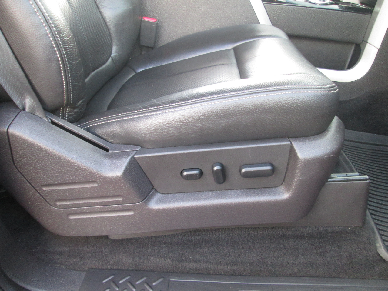 2010 Ford F-150 Lariat photo 43