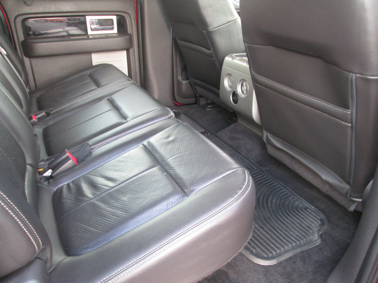 2010 Ford F-150 Lariat photo 44