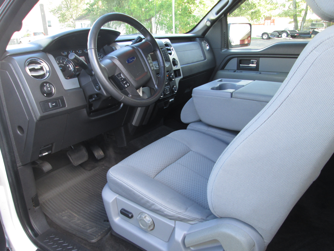 2013 Ford F-150 XLT photo 3