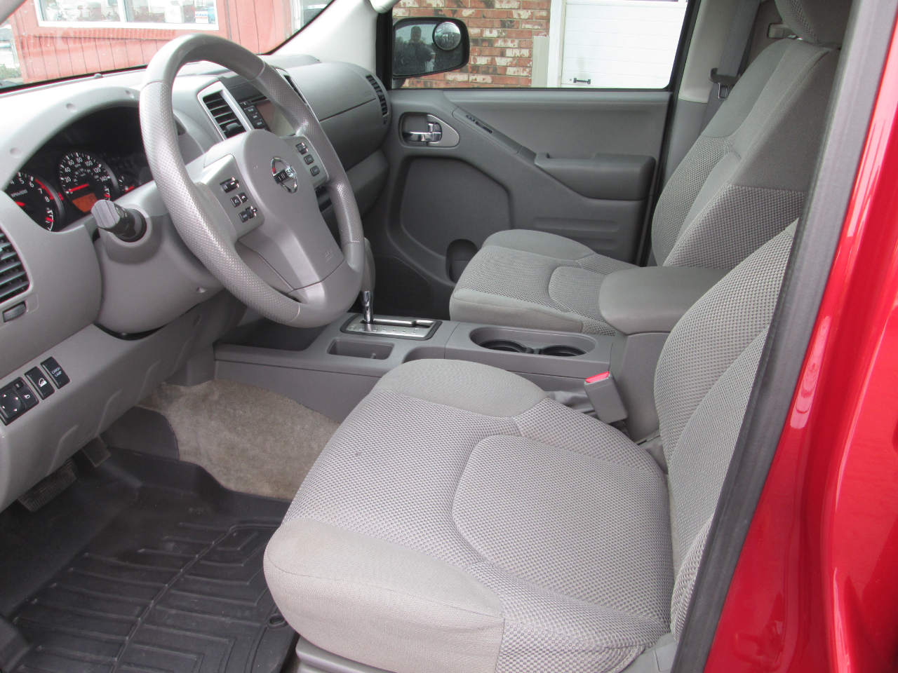 Nissan Frontier SV Crew Cab 5AT 4WD 2015