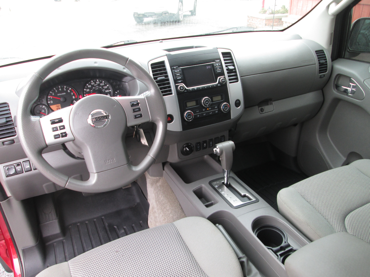 Nissan Frontier SV Crew Cab 5AT 4WD 2015