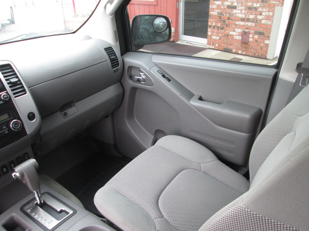 Nissan Frontier SV Crew Cab 5AT 4WD 2015