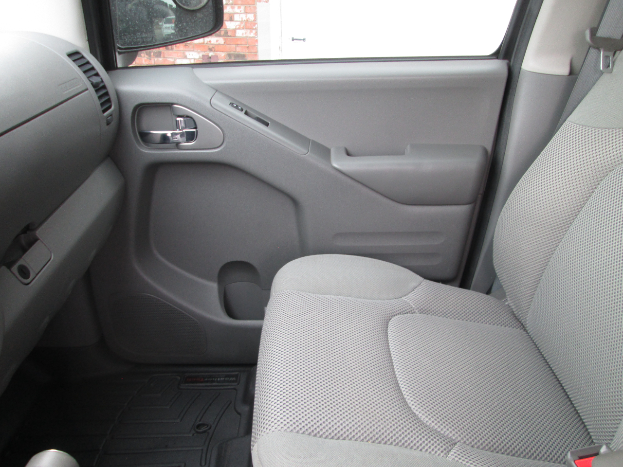 Nissan Frontier SV Crew Cab 5AT 4WD 2015