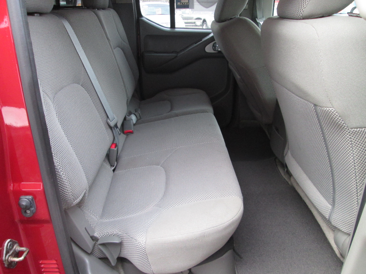 Nissan Frontier SV Crew Cab 5AT 4WD 2015