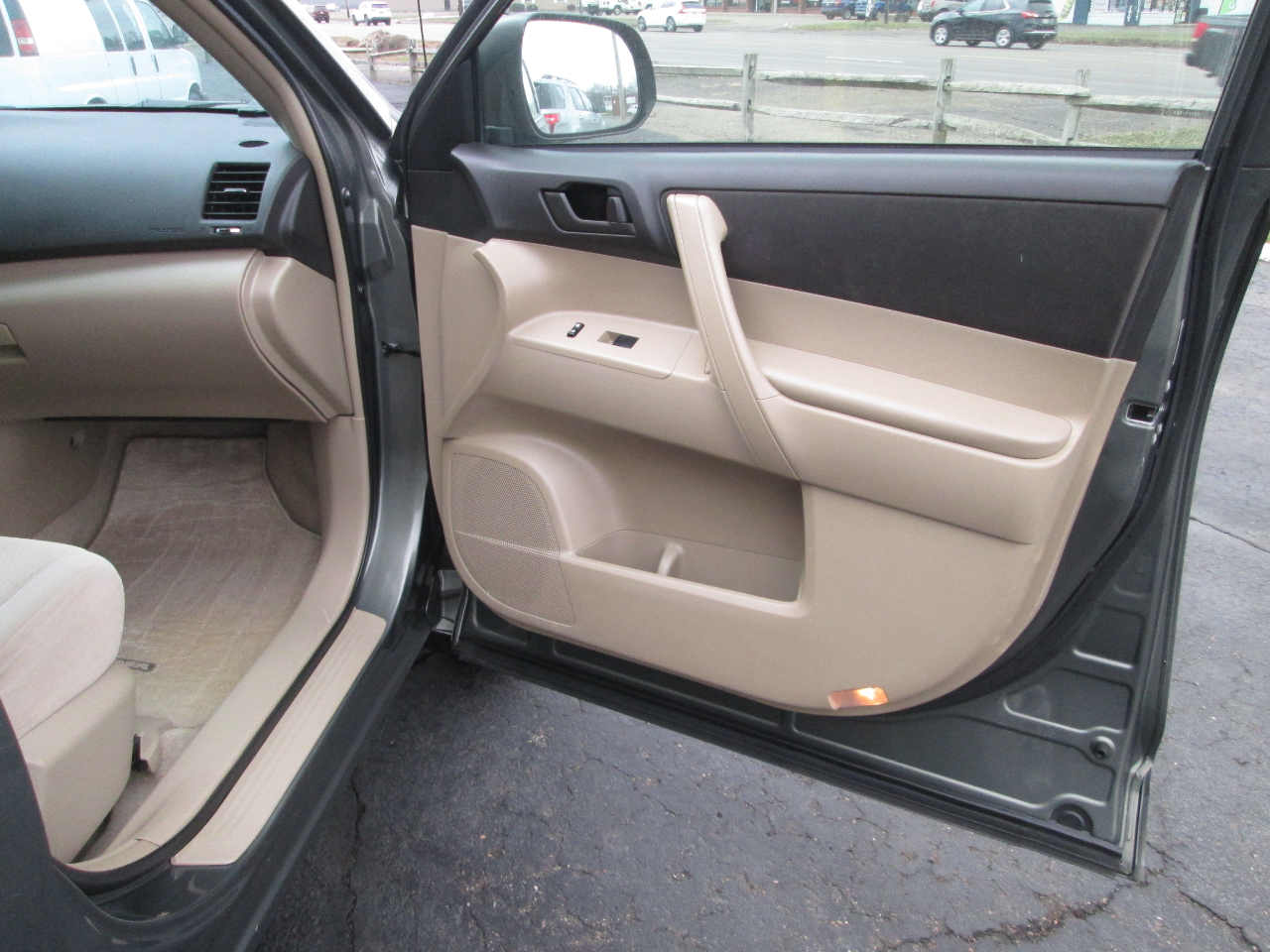 Toyota Highlander Base 4WD 2008