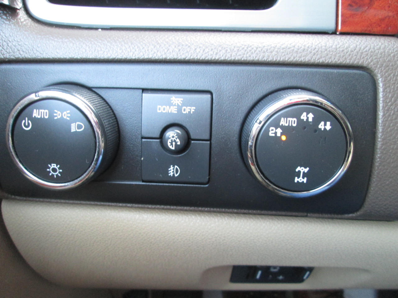 Chevrolet Suburban LTZ 1500 4WD 2010