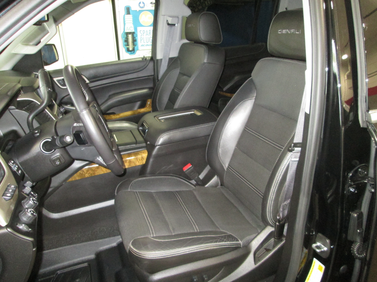 GMC Yukon XL Denali 4WD 2017