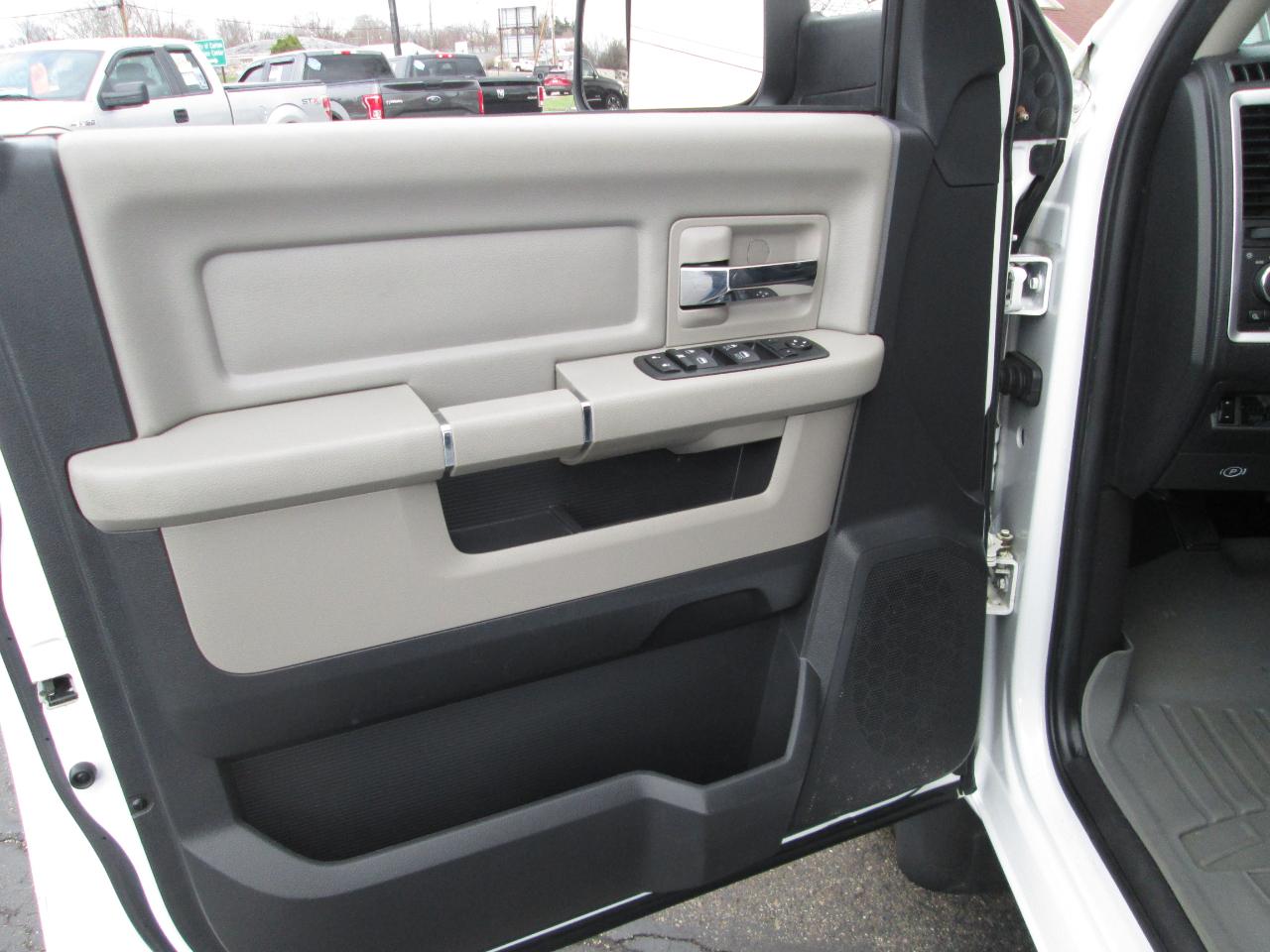 RAM 1500 Outdoorsman 4x4 Crew Cab 5'7" Box 2012