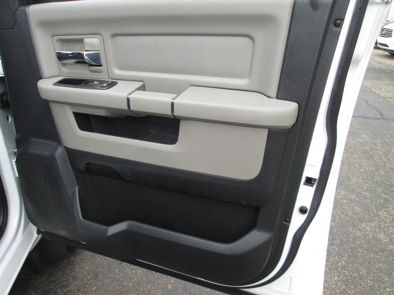 RAM 1500 Outdoorsman 4x4 Crew Cab 5'7" Box 2012