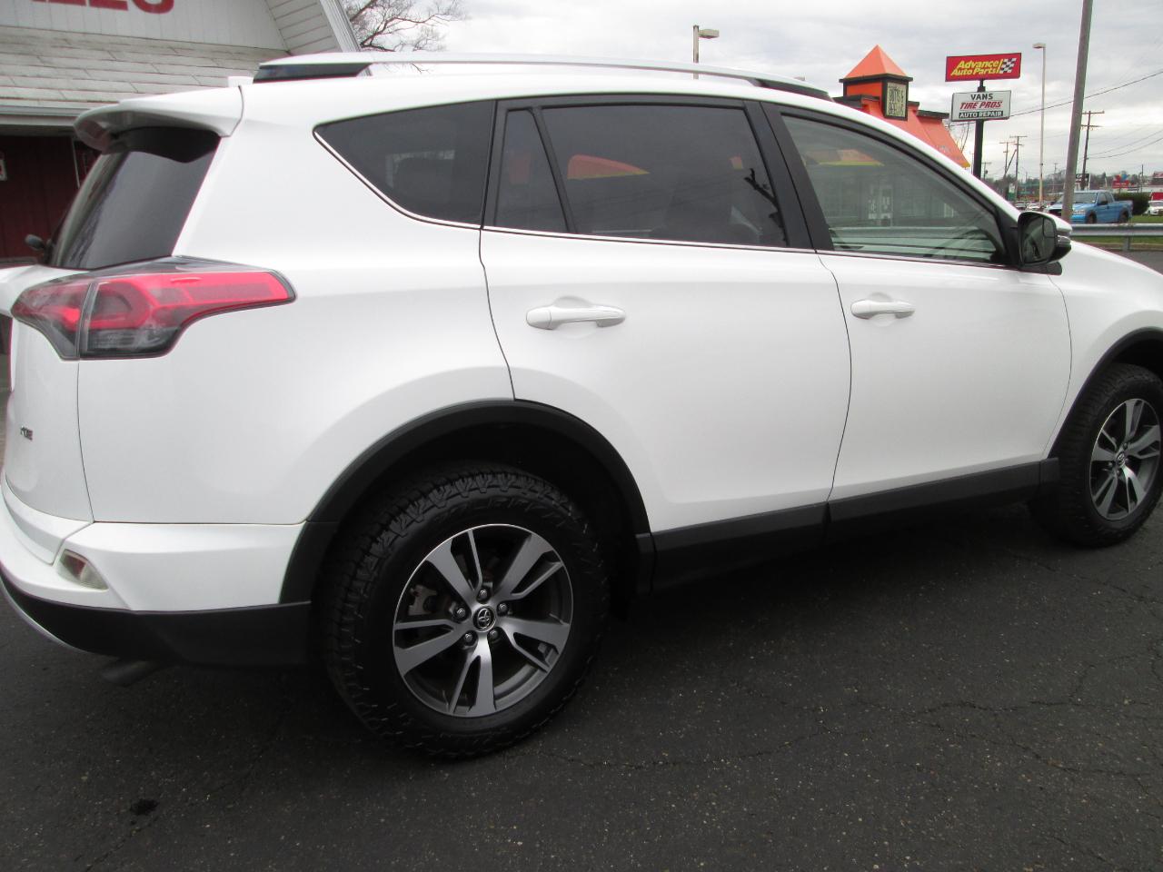 Toyota RAV4 XLE FWD 2016