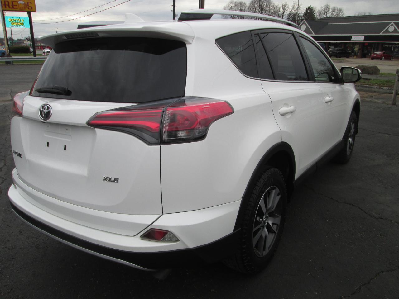 Toyota RAV4 XLE FWD 2016