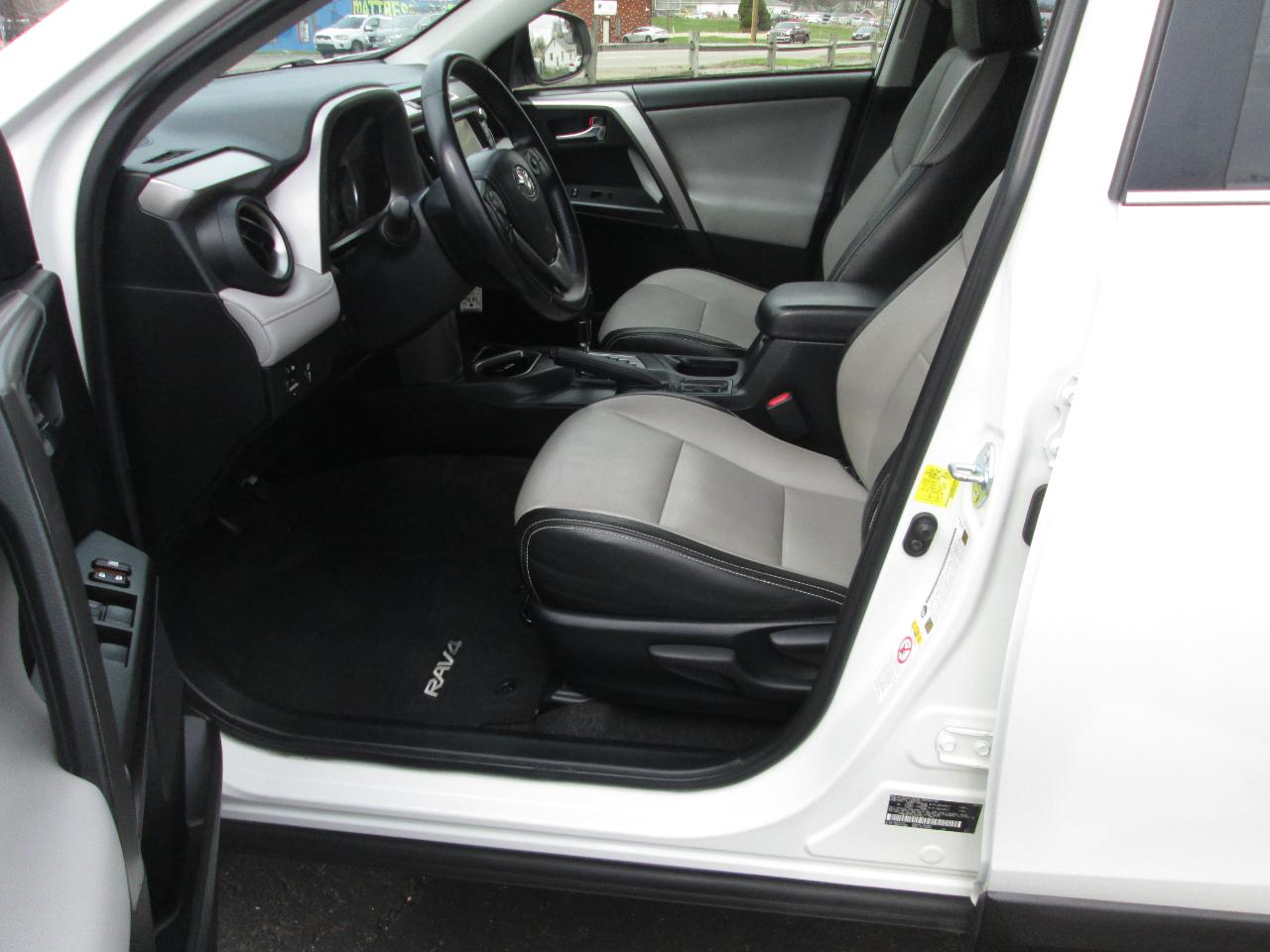 Toyota RAV4 XLE FWD 2016