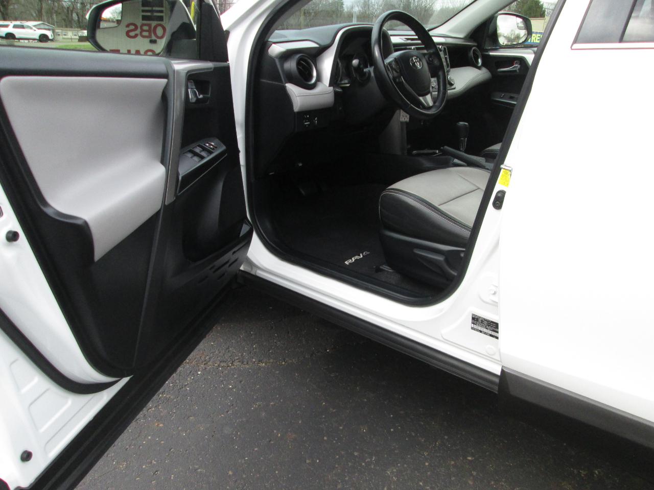 Toyota RAV4 XLE FWD 2016