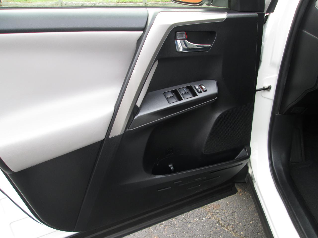 Toyota RAV4 XLE FWD 2016