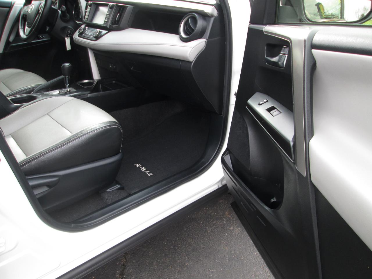 Toyota RAV4 XLE FWD 2016