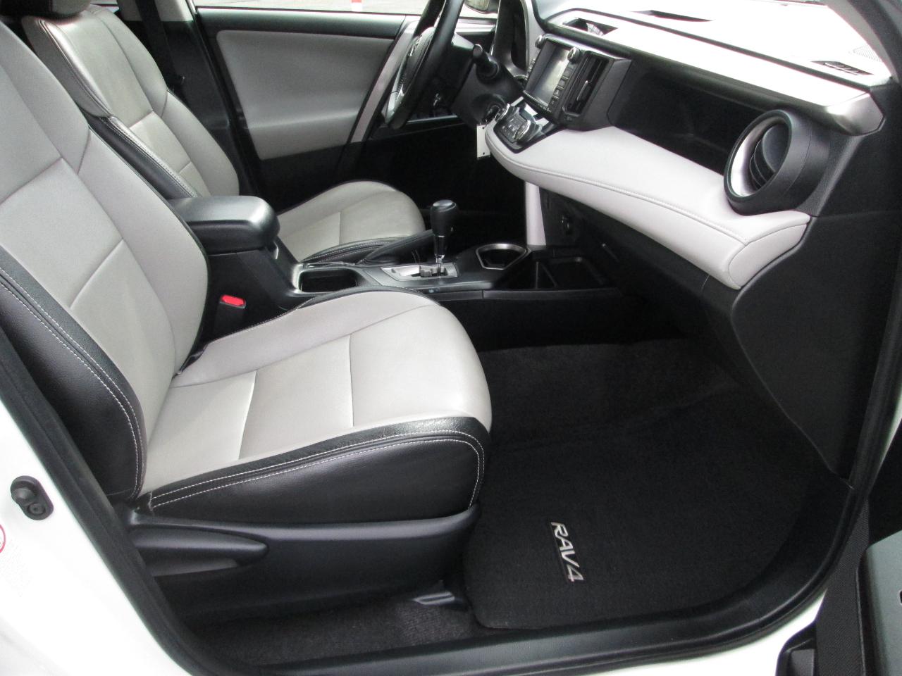 Toyota RAV4 XLE FWD 2016