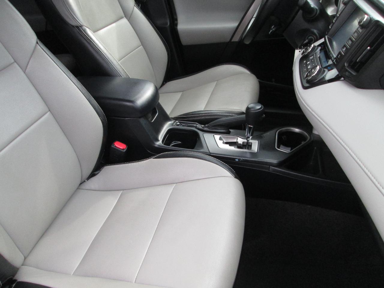 Toyota RAV4 XLE FWD 2016