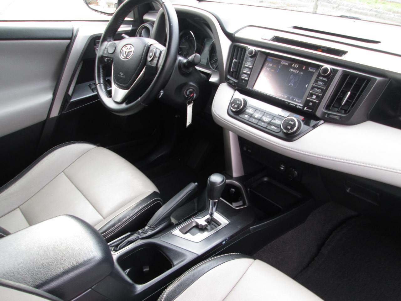 Toyota RAV4 XLE FWD 2016