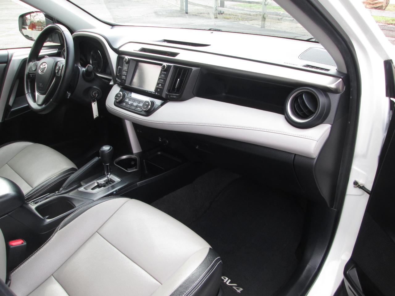 Toyota RAV4 XLE FWD 2016