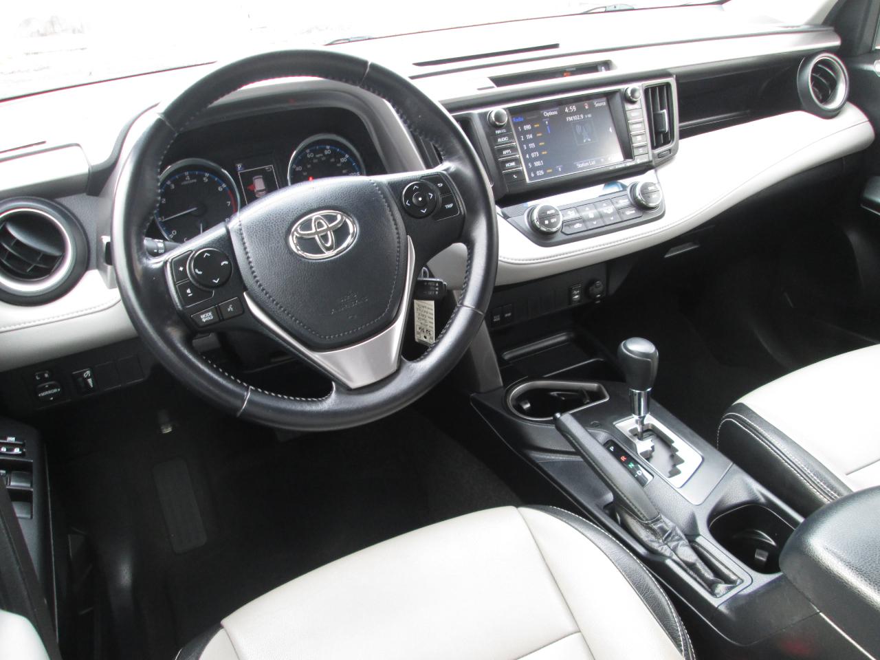 Toyota RAV4 XLE FWD 2016