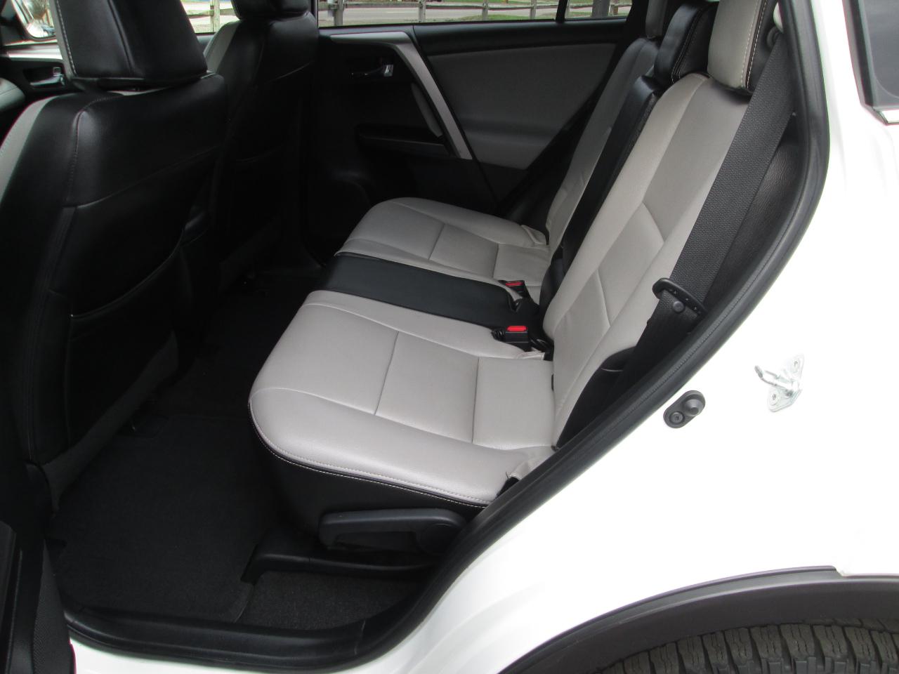 Toyota RAV4 XLE FWD 2016