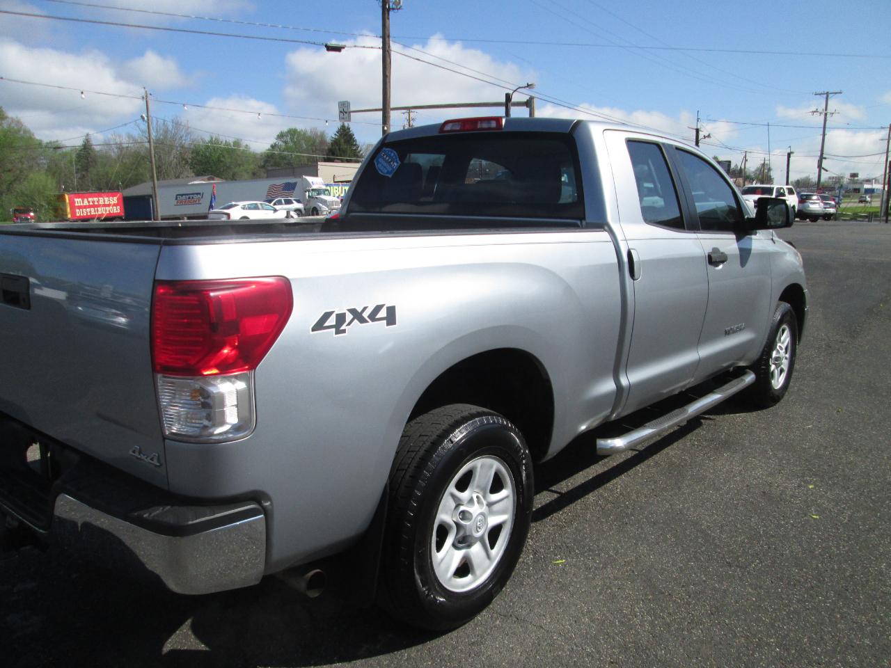Toyota Tundra Tundra-Grade Double Cab 4.6L 4WD 2011