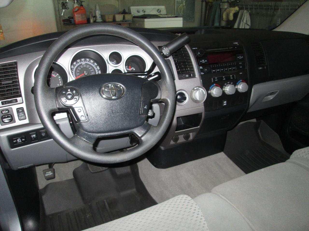Toyota Tundra Tundra-Grade Double Cab 4.6L 4WD 2011