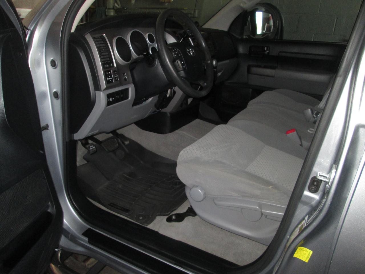 Toyota Tundra Tundra-Grade Double Cab 4.6L 4WD 2011