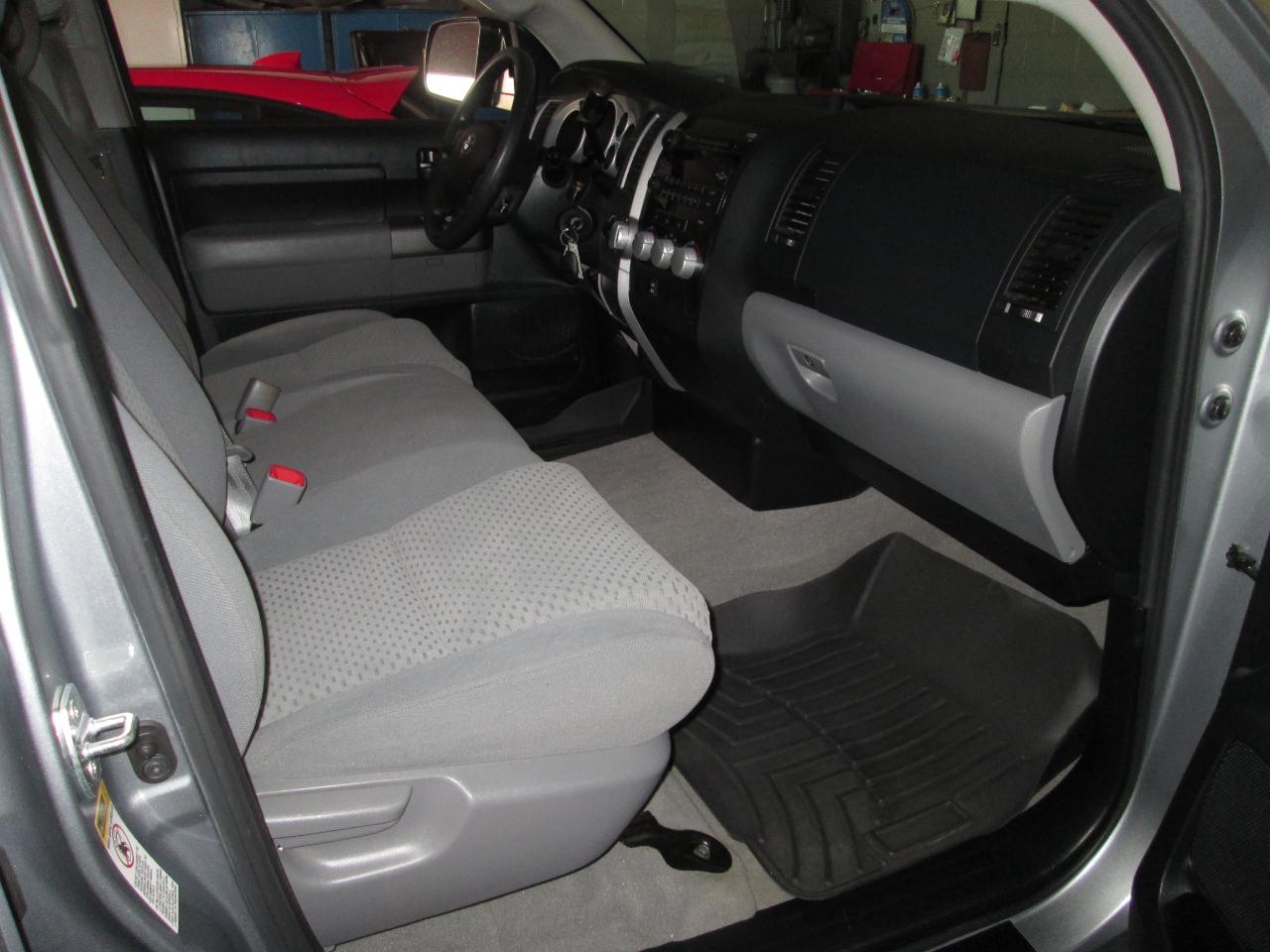 Toyota Tundra Tundra-Grade Double Cab 4.6L 4WD 2011