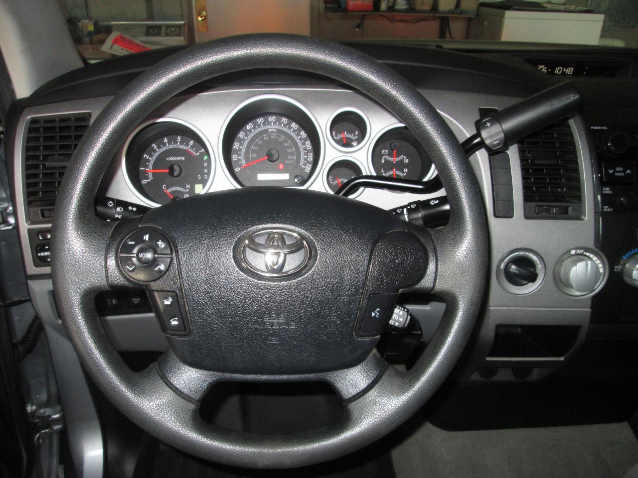 Toyota Tundra Tundra-Grade Double Cab 4.6L 4WD 2011