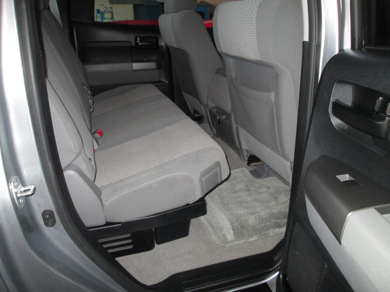 Toyota Tundra Tundra-Grade Double Cab 4.6L 4WD 2011