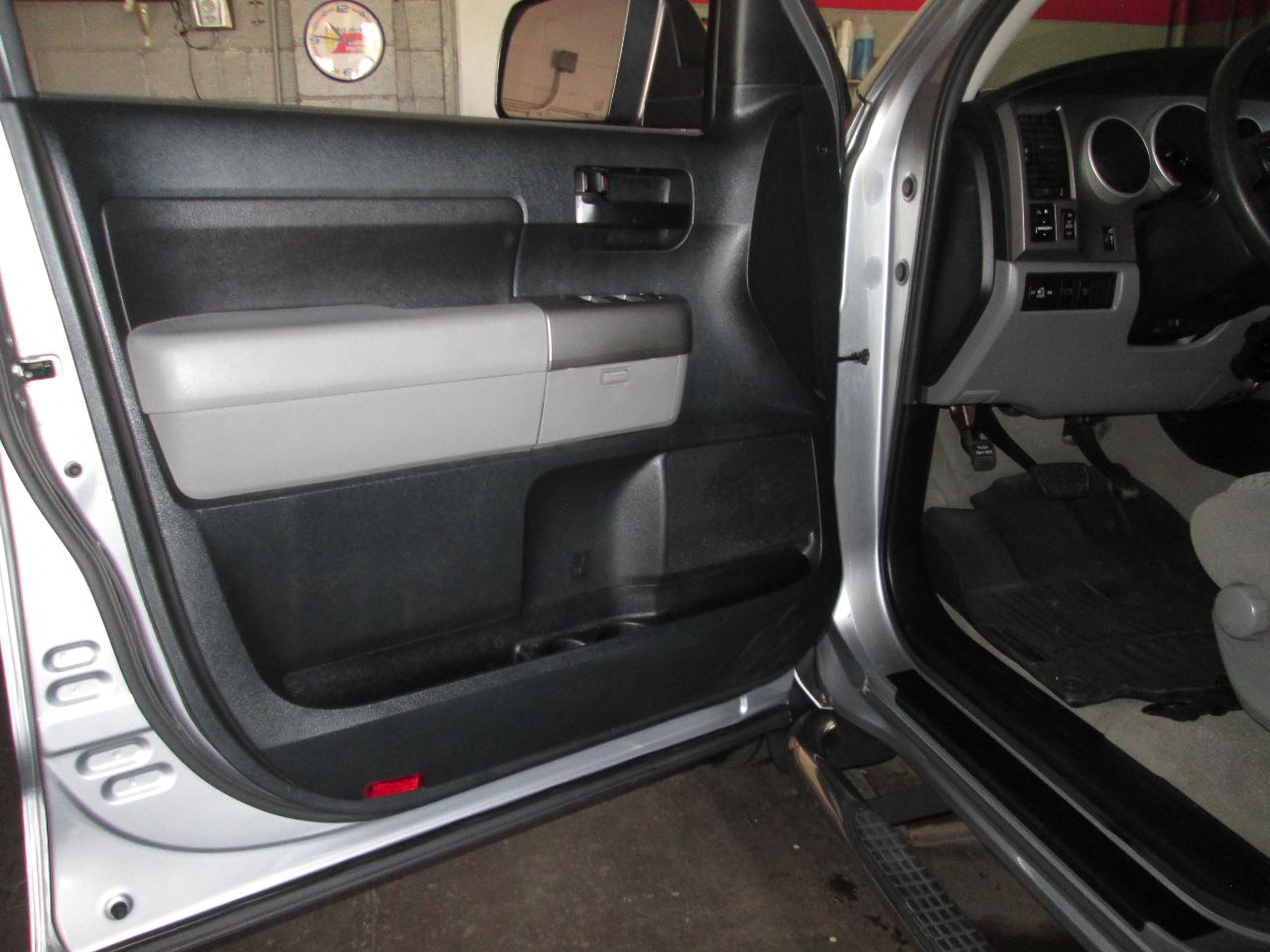 Toyota Tundra Tundra-Grade Double Cab 4.6L 4WD 2011