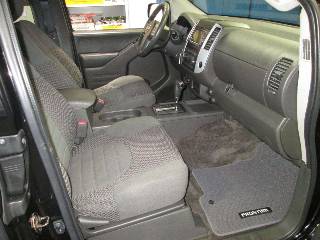 Nissan Frontier  2015